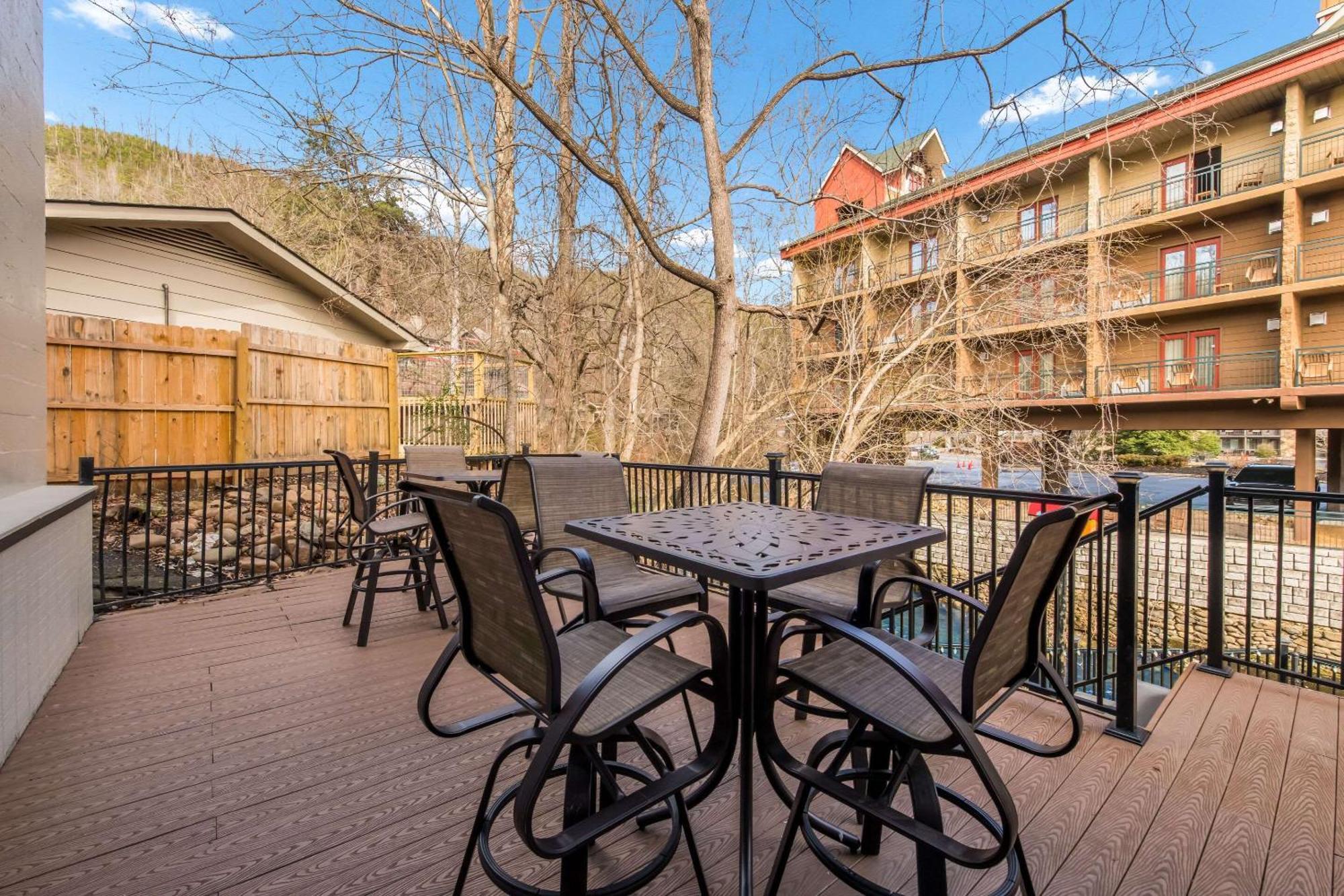 Econo Lodge Inn & Suites On The River Gatlinburg Exterior foto